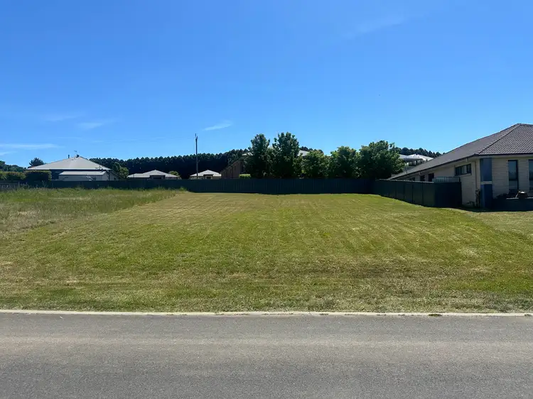 18 Barry Crescent, Goulburn NSW 2580