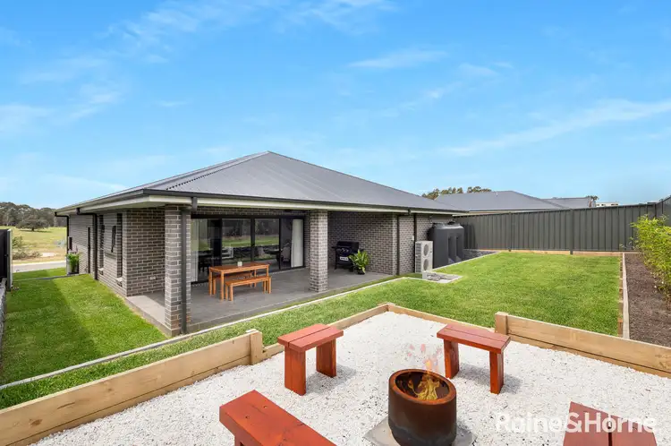 19 Wirraway Boulevard, Badagarang NSW 2540