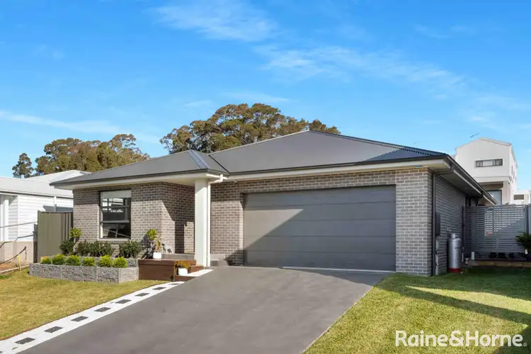 19 Wirraway Boulevard, Badagarang NSW 2540