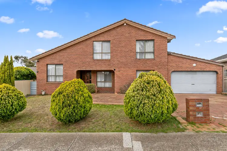 19 Swindon Crescent, Keilor Downs VIC 3038