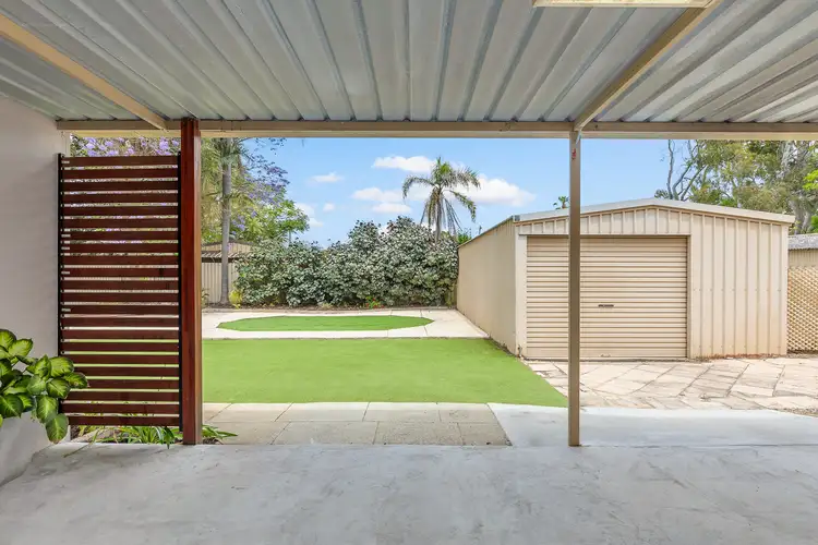 27 Ravenscroft Way, Kelmscott WA 6111
