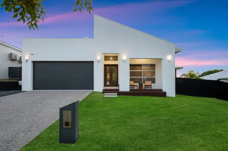 13 Holbourne Street, Bushland Beach QLD 4818