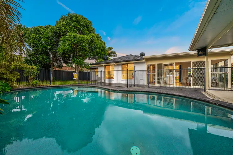 17 Woodlands Drive, Banora Point NSW 2486