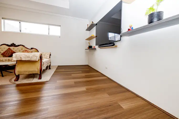 Sixth view of Homely house listing, 10 Breccia Grove, Piara Waters WA 6112