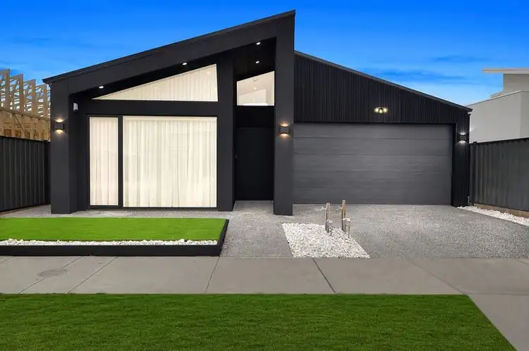4 Glossodia Way, Mickleham VIC 3064