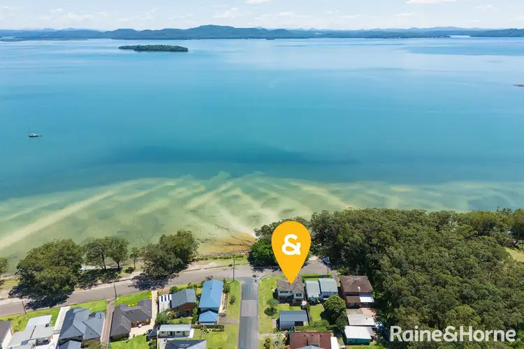 70 Peace Parade, Tanilba Bay NSW 2319