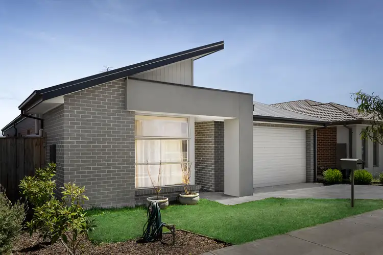 8 Bluegrass Way, Diggers Rest VIC 3427