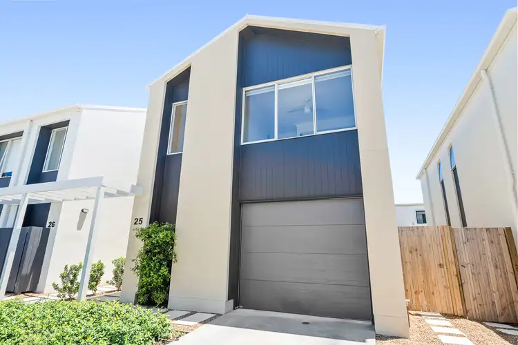 25/13 Angela Way, Pimpama QLD 4209