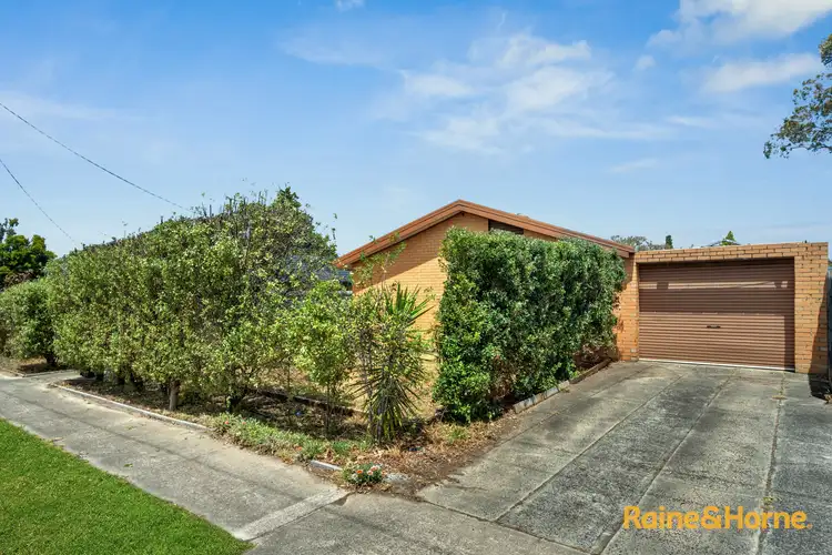 34 Valepark Crescent, Cranbourne VIC 3977