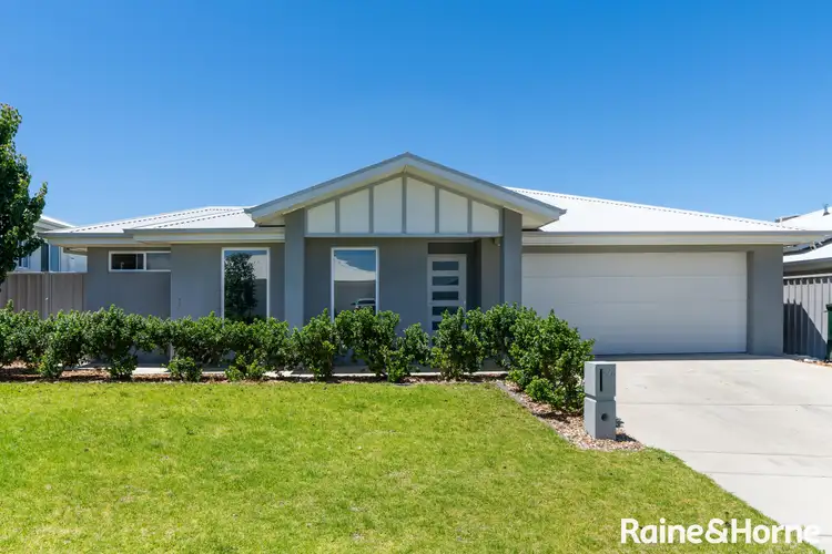 2/2 Yarranjerry Street, Gobbagombalin NSW 2650