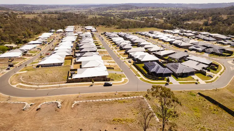 18 Latsky Drive, Cotswold Hills QLD 4350