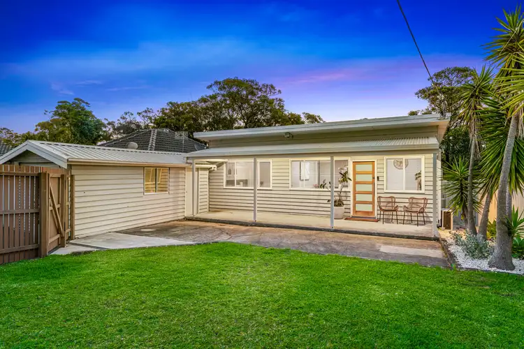 983 The Entrance Road, Forresters Beach NSW 2260