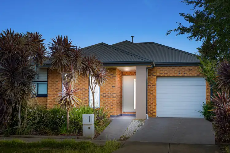 30 Mayesbrook Road, Manor Lakes VIC 3024