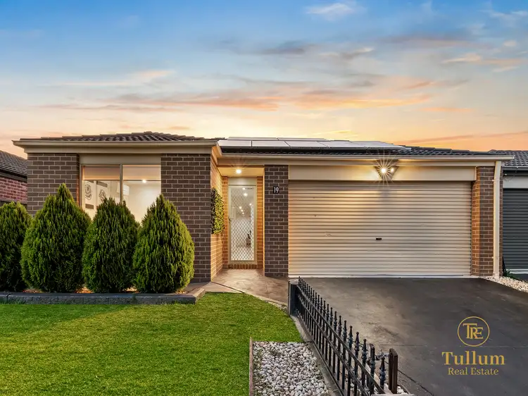19 Archers Field Drive, Cranbourne East VIC 3977