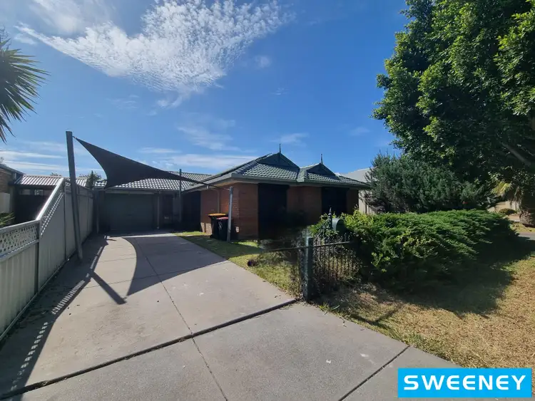 34 Milburn Circuit, Caroline Springs VIC 3023