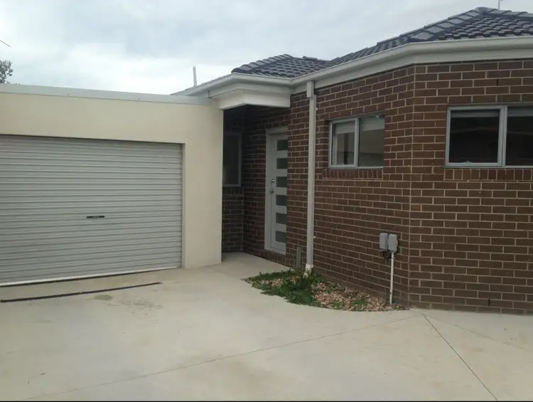 2/49 Andrew Road, St Albans VIC 3021