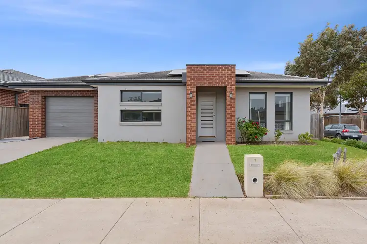 1 Hazelnut Road, Manor Lakes VIC 3024