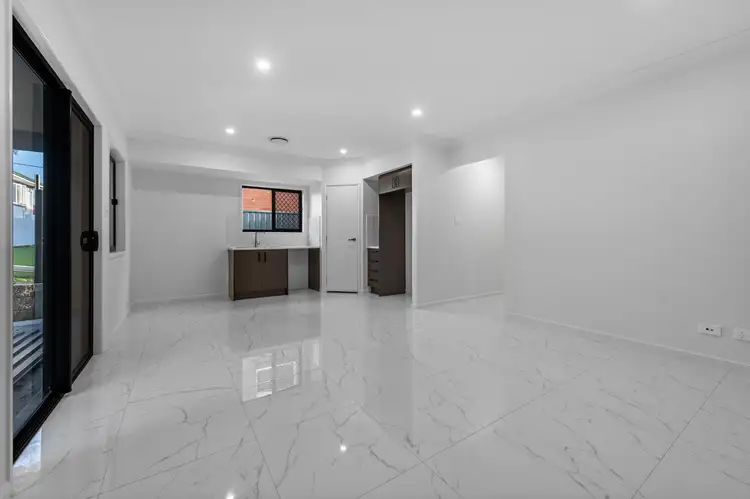 2/169 Hudson Road, Wooloowin QLD 4030