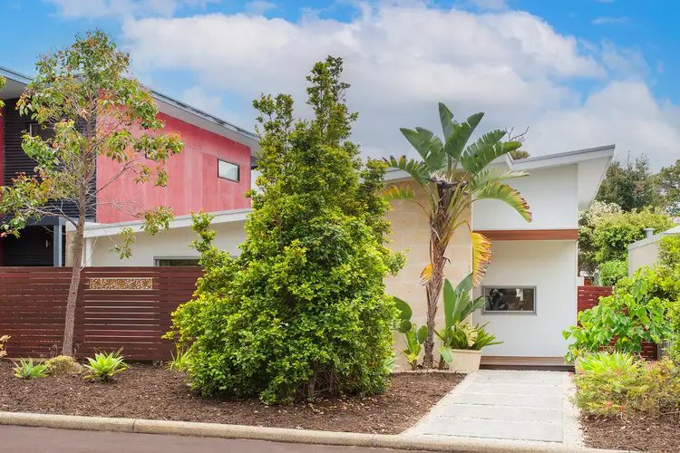 6 Lorikeet Lane