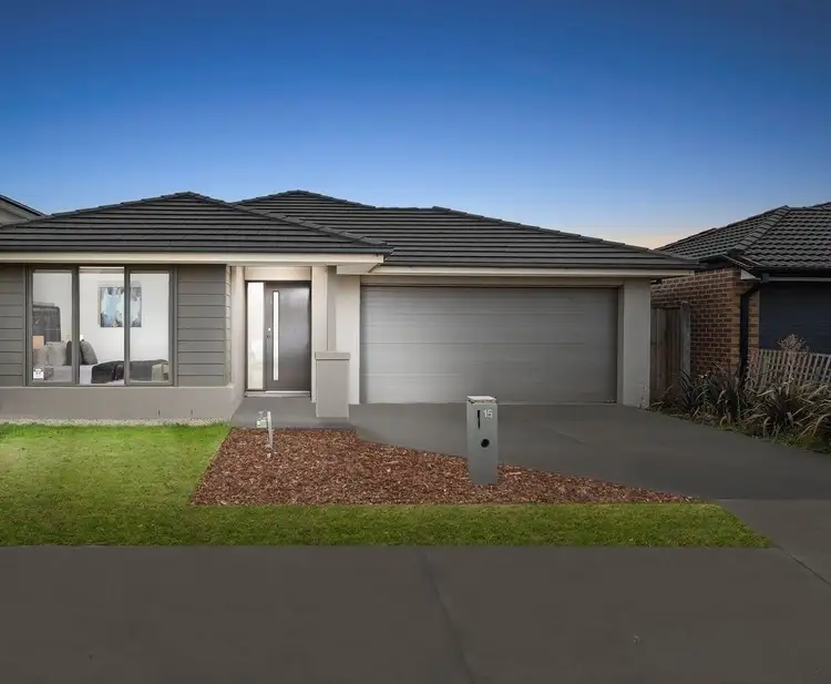 15 Ravine Place, Thornhill Park VIC 3335