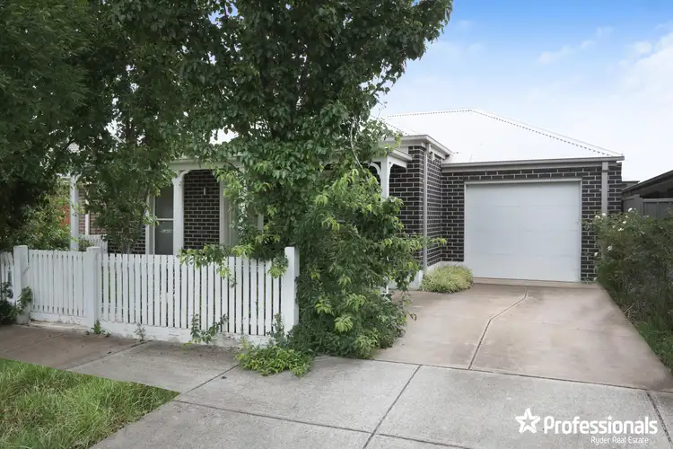 9 Flora Grove, Kurunjang VIC 3337