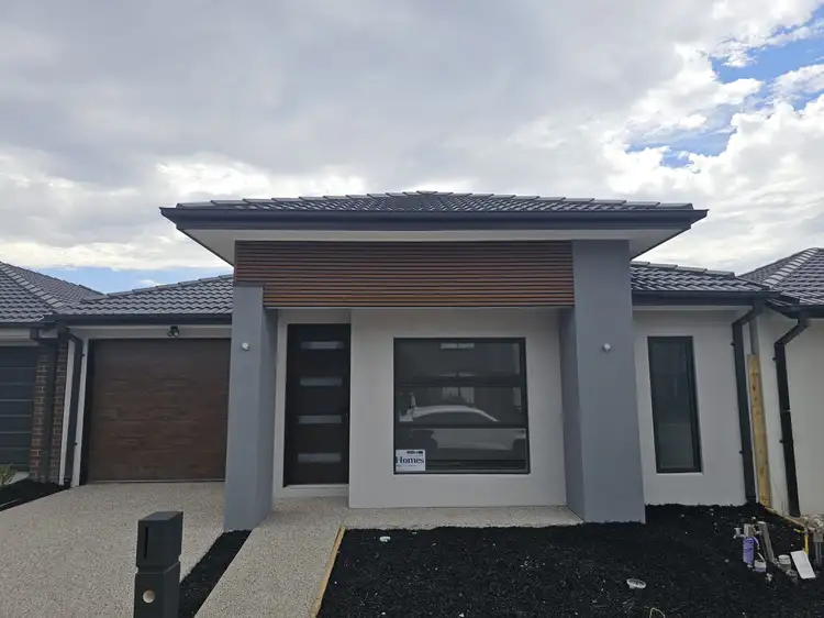 19 Hawkesbury Drive