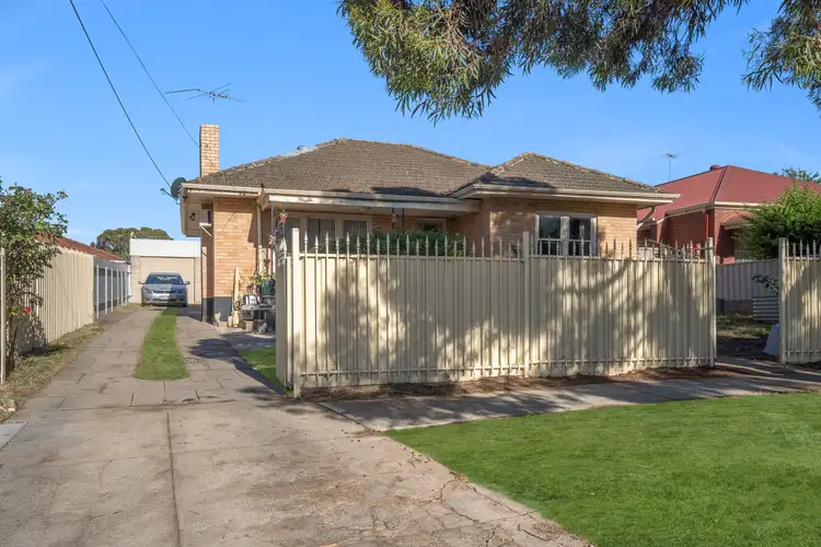 8 Montrose Avenue, Clearview SA 5085