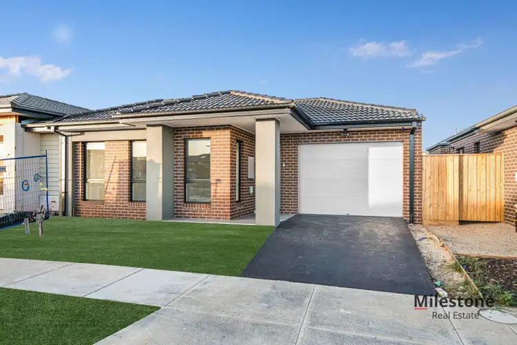 8 Brushton Street, Manor Lakes VIC 3024