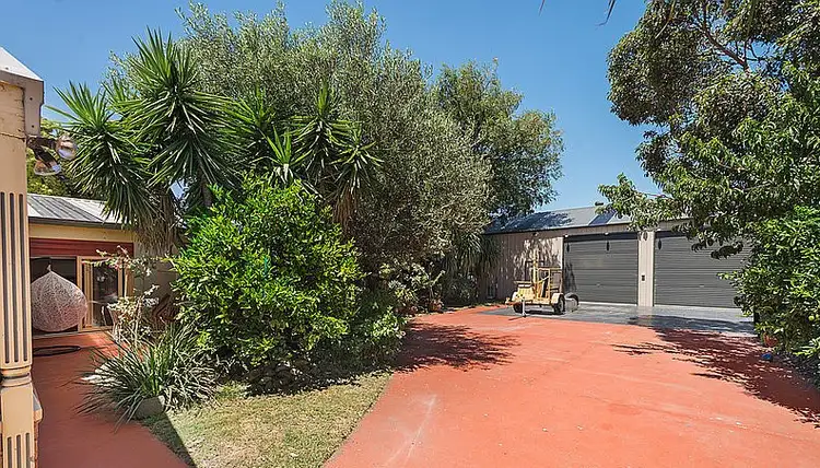 64 Embankment Grove
