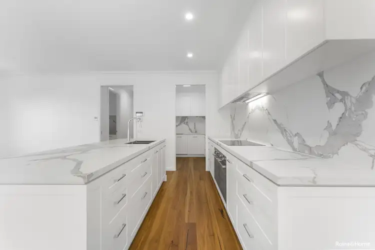 10 Clematis Avenue