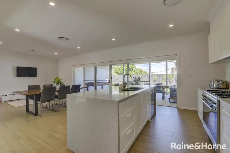 6 Overlanders Way, Tamworth NSW 2340