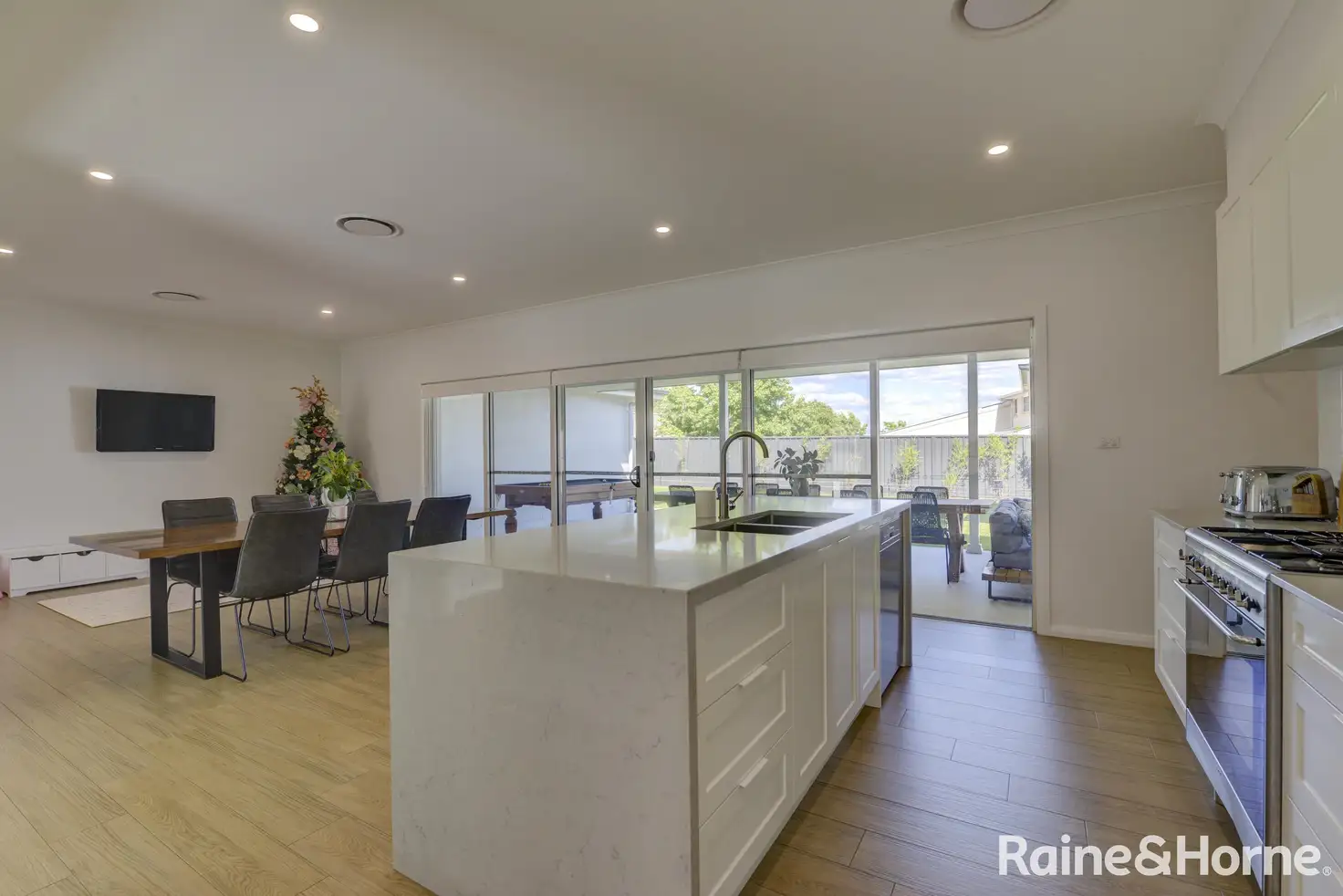Main view of Homely house listing, 6 Overlanders Way, Tamworth NSW 2340