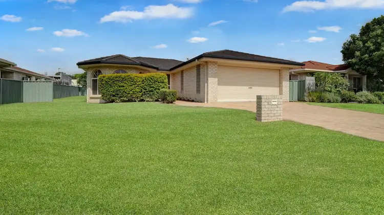 8 Reef Close