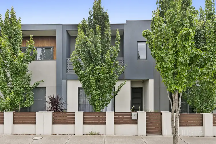 8 Hassett Walk, Mickleham VIC 3064