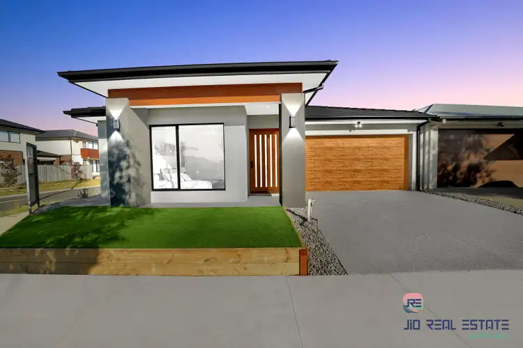 17 Croxden Avenue, Thornhill Park VIC 3335