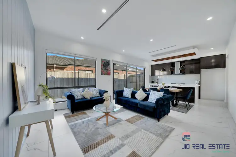 17 Croxden Avenue, Thornhill Park VIC 3335