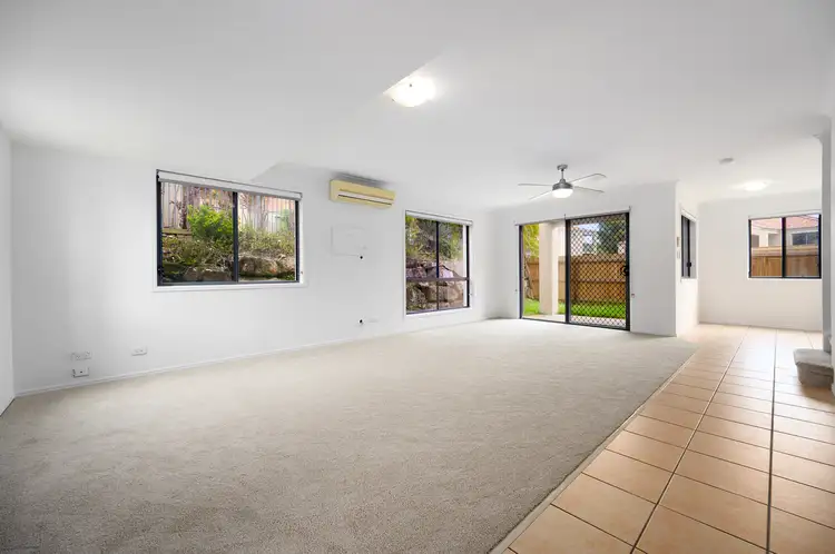 29/1 Santa Isobel Boulevard, Pacific Pines QLD 4211