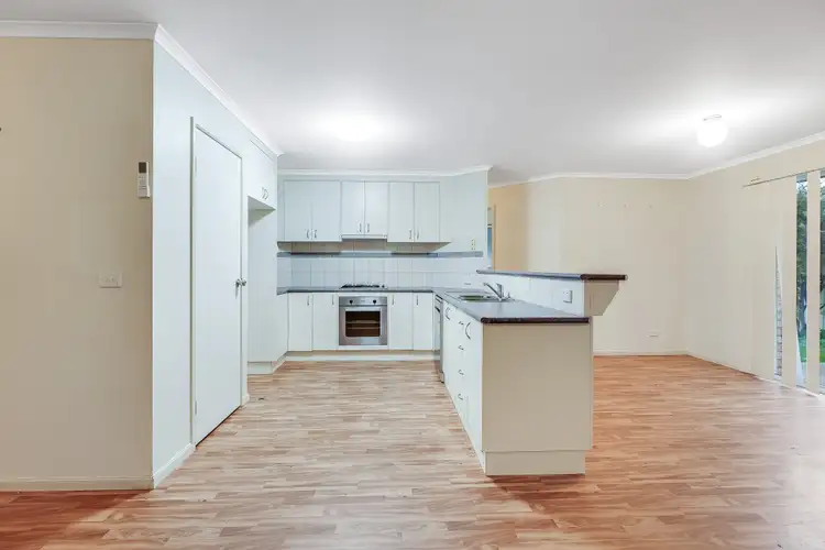 63 Kurrajong Crescent, West Albury NSW 2640