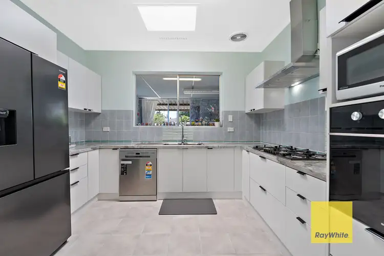 15 Pembury Road, Thornlie WA 6108