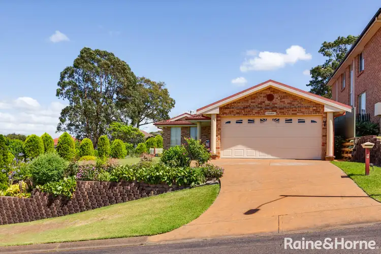 7 Robinia Grove