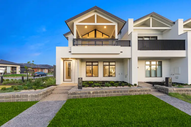 18 Orana Boulevard, Clyde North VIC 3978