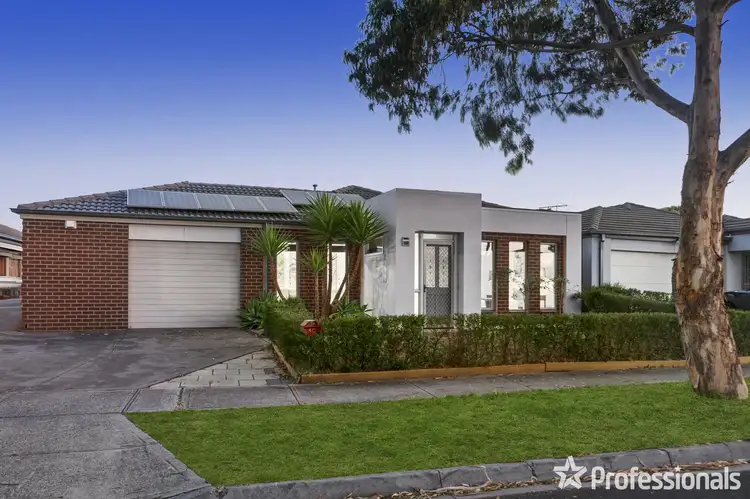 18 Pioneer Drive, Deer Park VIC 3023