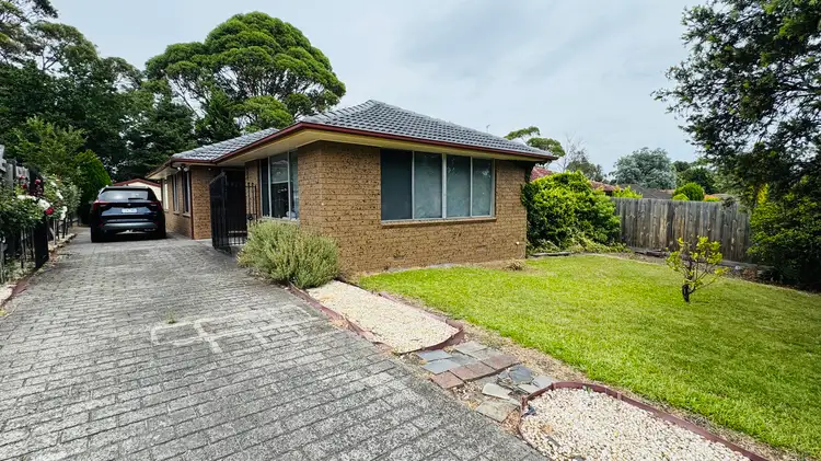 33 Chalcot Drive, Endeavour Hills VIC 3802