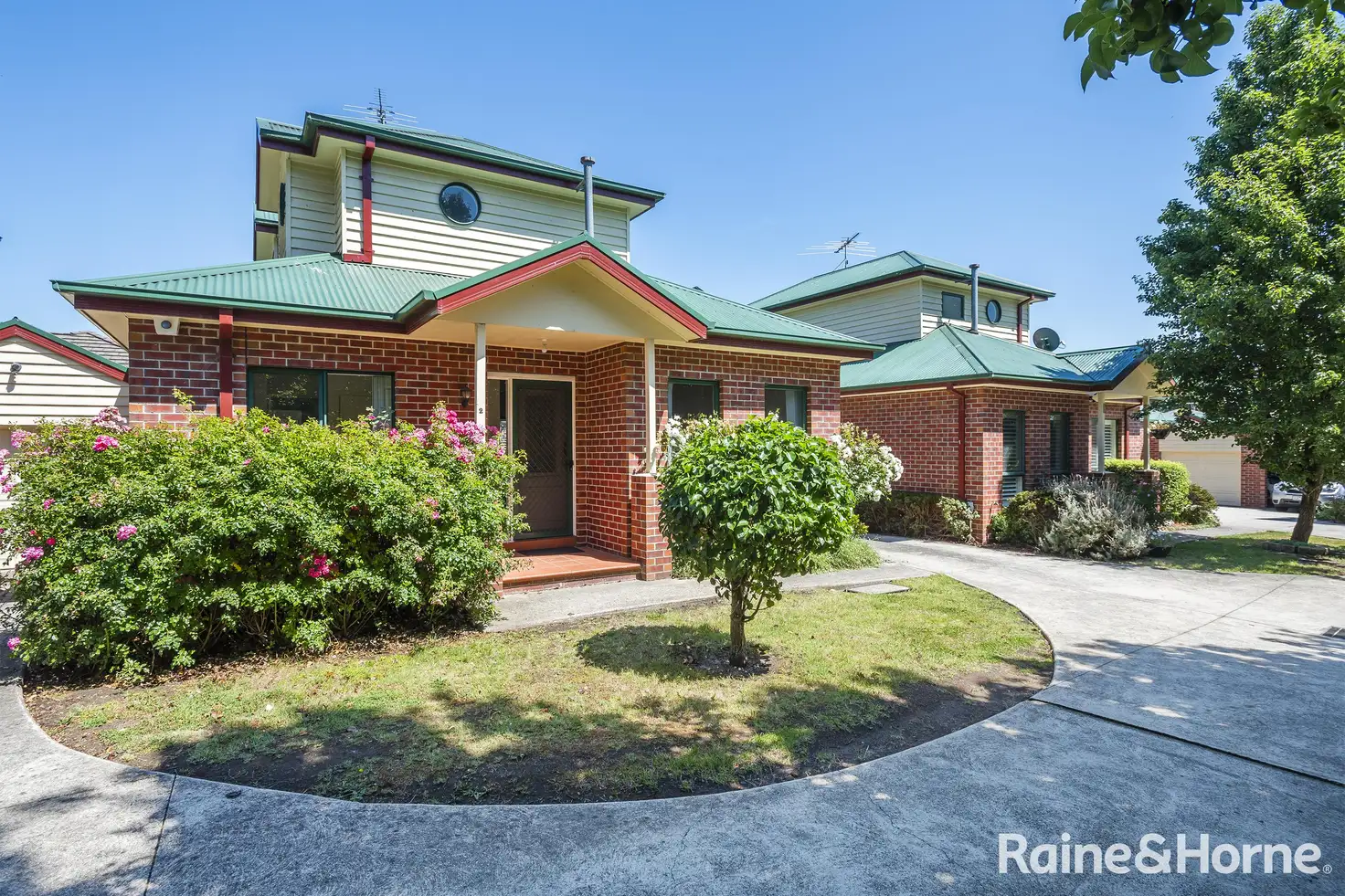 Main view of Homely townhouse listing, 2/8 Howey Street, Gisborne VIC 3437
