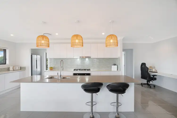 105 Tooze Circuit, North Rothbury NSW 2335