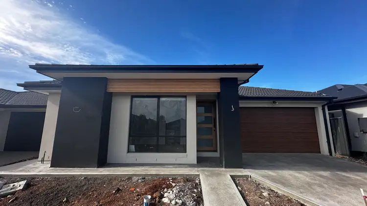 9 Downley Loop, Strathtulloh VIC 3338