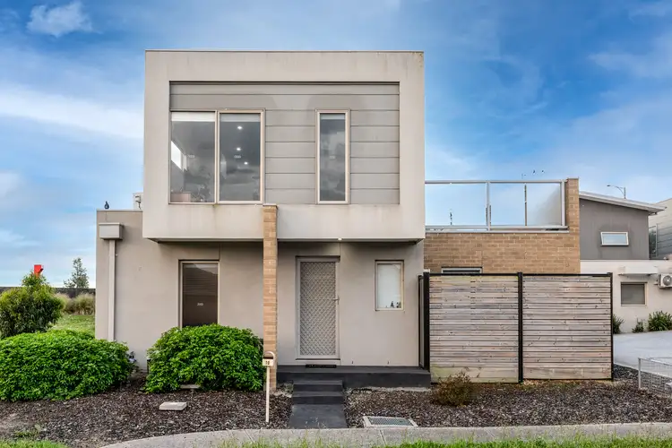 10 Wallflower Close, Craigieburn VIC 3064