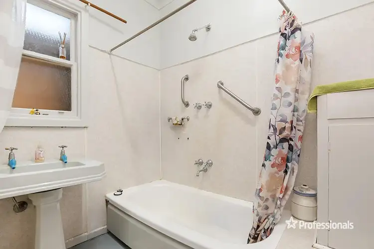 Sixth view of Homely house listing, 1 Shakespeare Street, Hamilton VIC 3300
