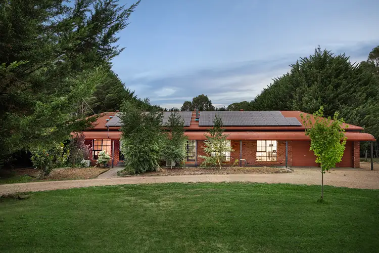 13 Newnham Drive, Romsey VIC 3434