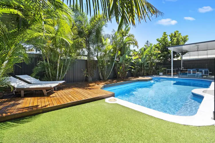 2/105 Mountain View Avenue, Miami QLD 4220